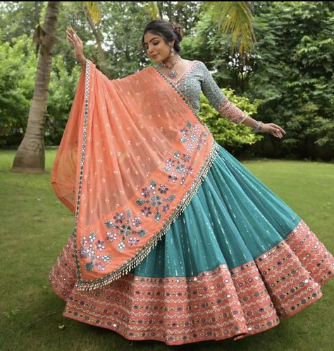 Gujrati Lehenga Choli For Wedding, Indian Chaniya Choli Design, Indian Chaniya Choli, Gopi Skirts, Lehenga Designs Latest, Garba Outfit, Choli Design, Chaniya Choli Designs, Simple Saree Designs