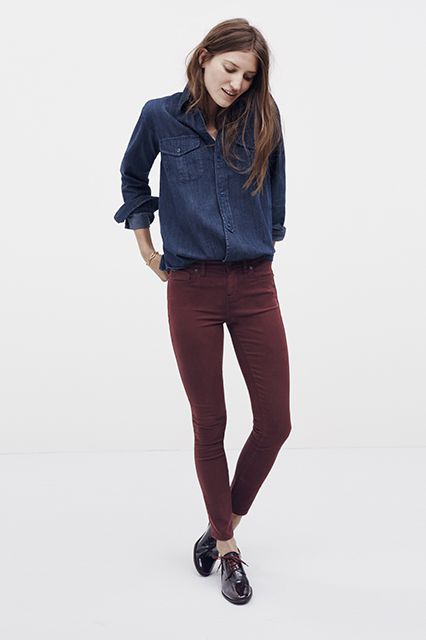 Oxford Shoes Outfit, Burgundy Jeans, Fall Denim, Mode Casual, Denim Trends, Red Pants, Business Outfit, 가을 패션, Mode Vintage