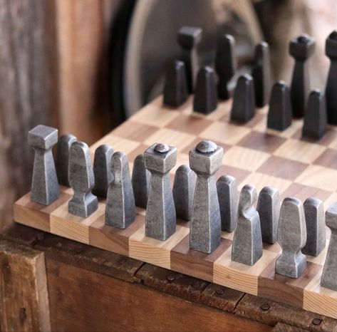 Unique Chess Pieces, Modern Chess Set, Blacksmithing Ideas, Metal Chess Set, Black Smith, Chess Boards, Chess Set Unique, Blacksmith Projects, Wood Games