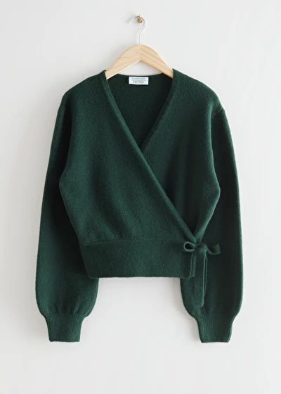 Tie Cardigan Outfit, Tie Up Cardigan, Dark Green Cardigan, Leather Sock Boots, Outfit Tutorial, Knitted Wrap, Peter Pan Collar Shirt, Deep Autumn, Straight Clothes