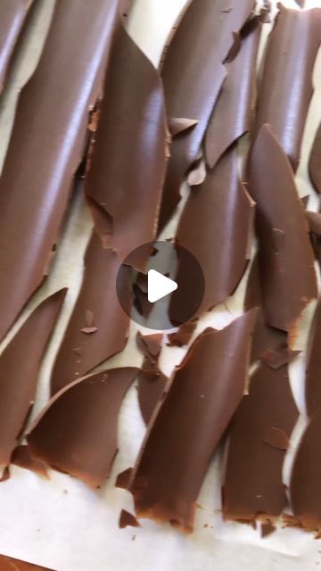 How To Make Chocolate Shards, Chocolate Shards, Chocolate Melts, Linen Tableware, Chocolate Spread, Table Inspiration, Melted Chocolate, Home Baking, Baking Paper