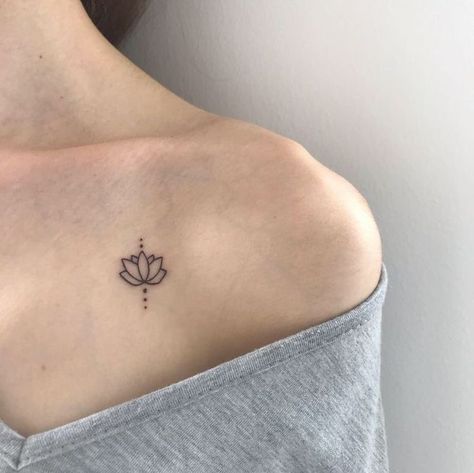 Collar Bone Tattoo Quotes, Traditional Chicano Tattoos, Stammestattoo Designs, Biomechanical Tattoo Design, Bone Tattoo, Polynesian Tattoos, Minimal Tattoo Design, Chicano Style Tattoo, Tattoo Trend