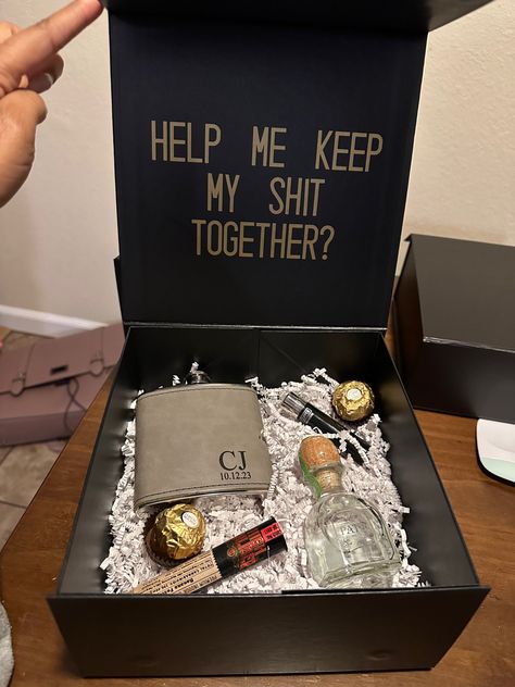 Groomsmen Gifts Box Ideas, Best Man Wedding Gift, Man Of Honor Proposal Box Ideas, Groomsmen Invitation Ideas, Asking To Be Groomsmen Ideas, Bridesmades Proposal Ideas, Ideas For Groomsmen Gifts, Grooms Box Ideas, Groomsmen Proposal Simple