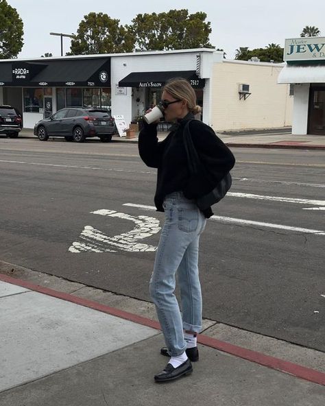 fall / winter style inspiration : 90's straight leg denim, oversized black sweater, white socks, black slip on loafers | Claire Rose Cliteur (@clairerose) Mocassin Outfit Winter, Jeans Loafers Outfit, Loafers With Socks Outfit, Loafers Outfit Winter, Loafers Outfit Fall, Casual Loafers Outfit, Jeans And Loafers Outfit, Loafers Jeans, White Loafers Outfit