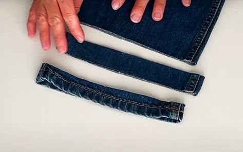 When you shorten a pair of jeans, it’s almost impossible to replicate the look of the original industrial machine hem on a domestic sewing machine. Here’s an easy way of hemming jeans with the original hem so you keep that cool distressed look. How To Hem Jeans With Original Hem Video, Hem Pants With Original Hem, Easy Way To Hem Jeans, Hemming Jeans With Original Hem, Shorten Jeans With Original Hem, Hem Jeans With Original Hem, Hemming Jeans, Original Hem, Industrial Machine