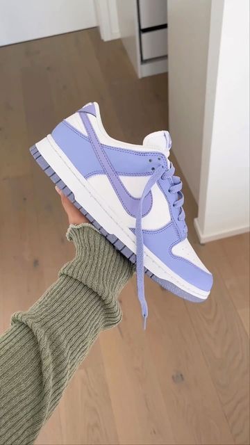 Trendy Shoes Sneakers, Nike Shoes Girls, Preppy Shoes, Jordan Shoes Girls, Pretty Shoes Sneakers, Jordan Shoes Retro, All Nike Shoes, Shoes Outfit Fashion, Cute Nike Shoes