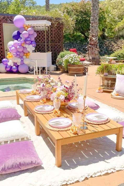 Take a look at this fabulous boho bridal shower! The party decorations are amazing!! See more party ideas and share yours at CatchMyParty.com Bridal Shower Pool Party, Chic Bridal Shower Ideas, Bridal Shower Picnic, Boho Chic Party, Wedding Shower Party, Holiday Soiree, Rustic Party, Bridal Shower Cakes, Patio Party