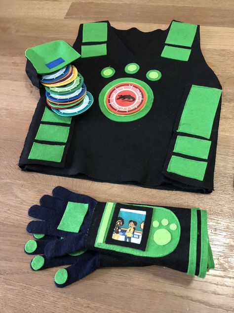 Wild Kratts costume green Wild Kratts Toys, Kratt Brothers Costume, Wild Kratts Halloween Costume, Diy Wild Kratts Costume, Wild Kratts Birthday Party Decoration, Wild Kratts Costume, Mens Halloween Costumes Diy, Wild Kratts Birthday Party, Wild Kratts Party