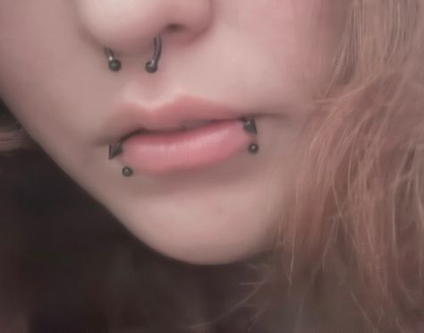 Emo Piercings, Snake Bite Piercing, Mouth Piercings, Snake Bite, Snakebites, Small Lips, Face Piercings, Cool Piercings, Facial Piercings