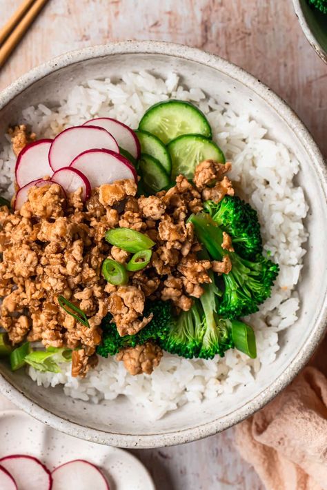 Asian Ground Chicken Rice Bowls - Easy! Asian Recipes With Ground Chicken, Healthy Asian Rice Bowls, Sesame Ground Chicken, Ground Chicken Recipes Healthy Skillet, Korean Ground Chicken, Ground Chicken And Rice Recipes, Asian Ground Chicken Recipes, Ground Chicken Salad, Ground Chicken Bowls