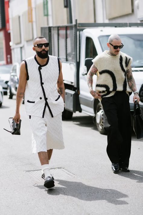 They Are Wearing: Milan Fashion Week Men's Spring 2025 Street Style [PHOTOS] Milan Fashion Week Men, Milan Fashion Week Street Style, Street Style Photos, Just For Men, Stylish Mens Outfits, Fashion Spring, Fashion Week Street Style, Mens Spring, Mens Streetwear