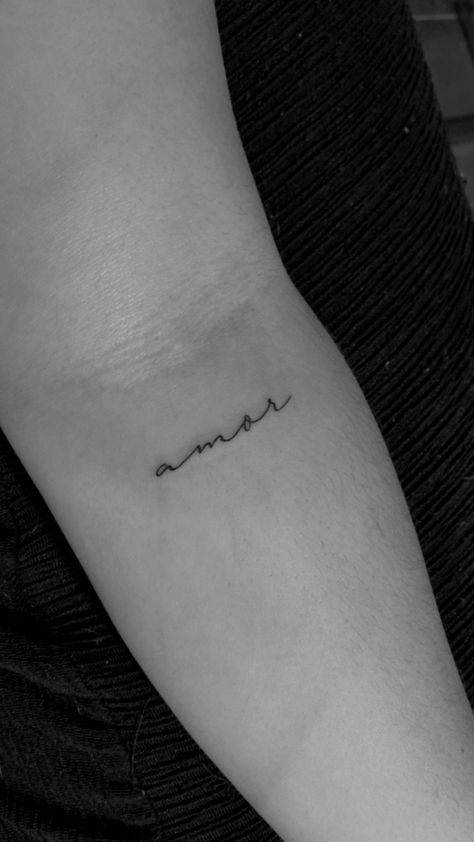 Small Amor Tattoo, Spain Tattoos For Women, I Love You In Italian Tattoo, Small Tattoos In Spanish, Spanish Writing Tattoo, Amor Tattoos For Women, Tattoo Ideas Spanish, Spanish Tattoos Words Meaningful, Small Spanish Tattoos