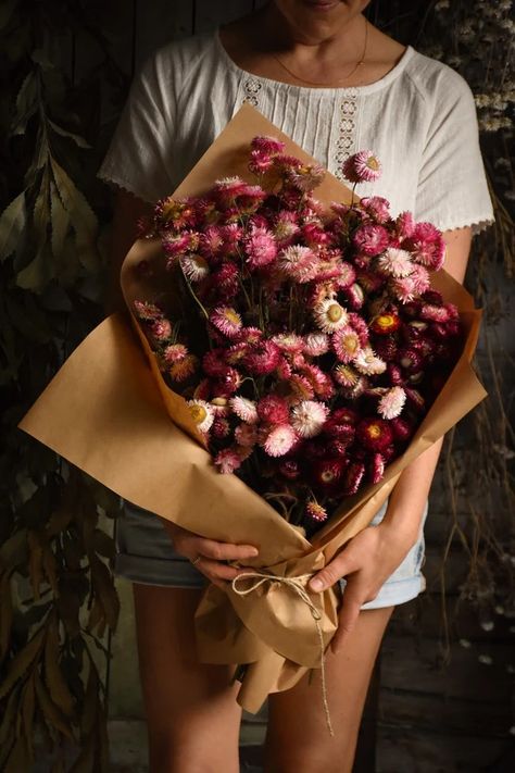 Best Dried Flowers, Flowers Australia, Dried Flower Bouquets, Everlasting Bouquet, Globe Amaranth, Billy Buttons, Wildflower Wreath, Unique Bouquet, Everlasting Flowers