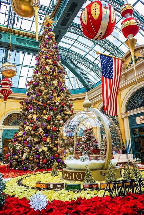 Christmas at the Bellagio Hotel in Las Vegas Christmas In Las Vegas, Christmas In La, Las Vegas Christmas, Bellagio Las Vegas, Las Vegas Hotels, Winter Wonderland, Las Vegas, Christmas Tree, Hotel