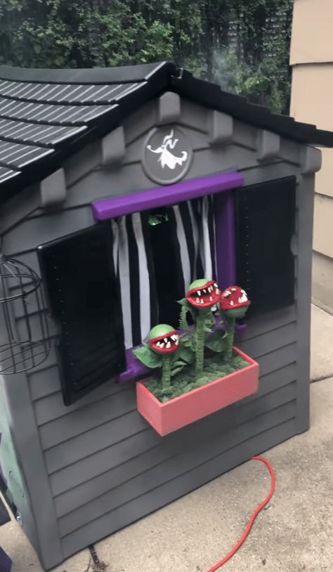 Haunted Playhouse, Play Houses Diy, Diy Halloween Candy, Gothic Baby, Diy Playhouse, Goth Baby, Haunted Dollhouse, Whimsical Halloween, Kids Playhouse