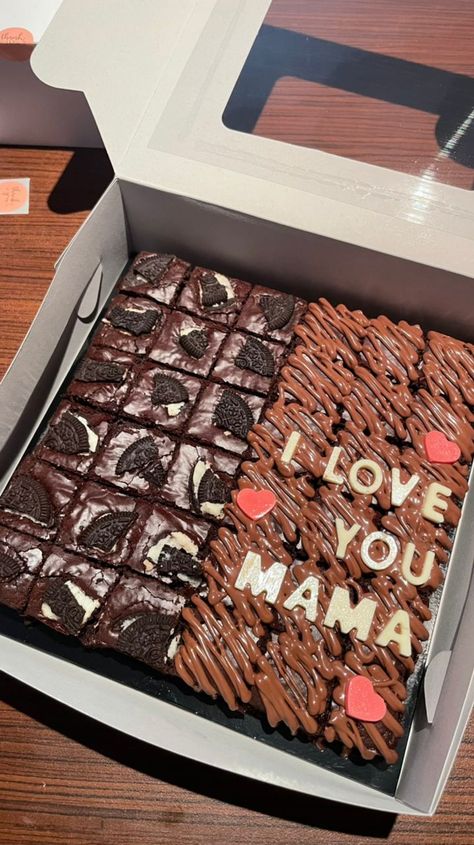 brownies for mother's day Brownie Slab, Food Motivation, Healthy Food Motivation, Insta Inspo, Fudge, Good Eats, Brownies, Healthy Food, Mother's Day