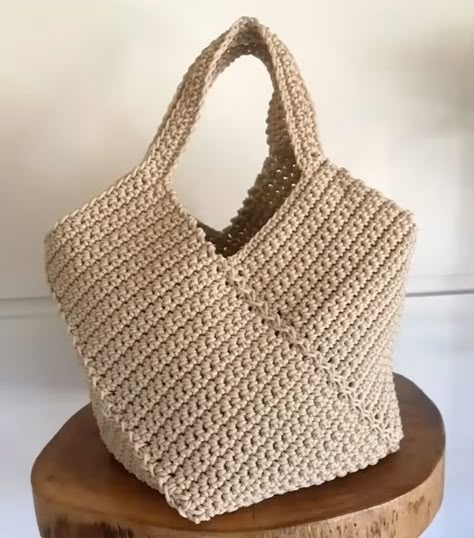 Crochet Rectangles Bag: A Stylish Accessory - CrochetBeja Crochet Rectangle Bag, Crochet Baguette Bag, Handbag Patterns Free, Crochet Handbag Patterns Free, Free Pumpkin Patterns, Easy Free Crochet Patterns, Video Bag, Pumpkin Patterns, Crochet Beach Bags