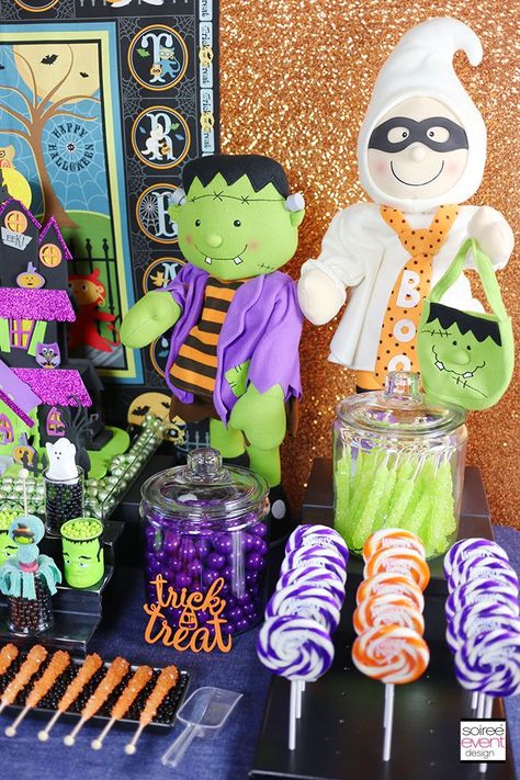 Halloween Candy Buffet Halloween Candy Buffet Table, Trick Or Treat Table Ideas, Treat Table Ideas, Trick Or Treat Table, Disney Halloween Diy, Halloween Candy Table, Halloween Buffet Table, Halloween Candy Buffet, Halloween Lollies