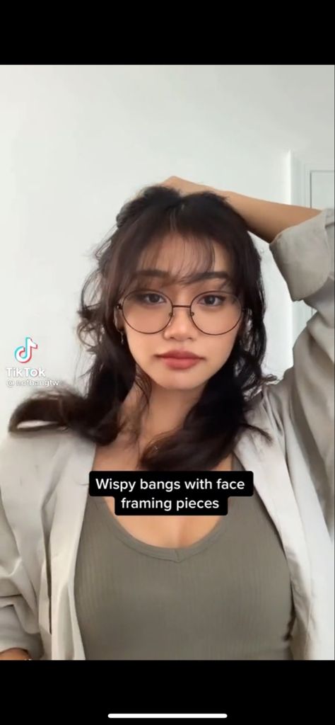 Medium Length Hair With Bangs Round Face, Bangs With Medium Hair Glasses, Layered Hair With Glasses, Long Wolf Cut With Wispy Bangs, Wispy Bangs Glasses, Bangs And Glasses Round Face, Wolf Cut With Glasses, Wispy Bangs Layered Hair, Wolf Cut With Wispy Bangs