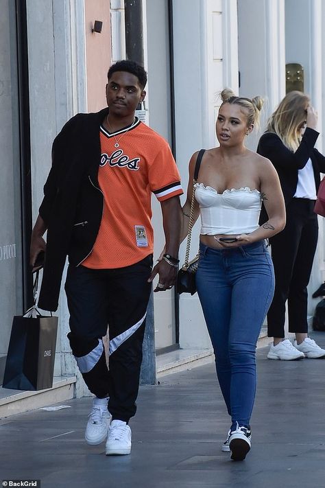 Hand-in-hand: Tammy,wore a strapless white bustier top with ruffles sitting gently along h... Tammy Hembrow Paparazzi, Bustier Top Outfits, White Tee Outfit, Casual Date Outfit, White Bustier Top, Mikey Williams, Holiday In Italy, Casual Sporty Outfits, Tammy Hembrow