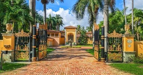 Mexican Hotelier Carlos Gosselin Maurel Lists Miami Beach Mansion For $30 Million Mexican Mansion, Mexican Ranch, Miami Beach Mansion, Beach Mansion, Lounge Party, Dream Mansion, Mexican Home, Whatsapp Wallpaper, Island House