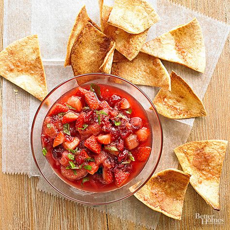 Salsa and chips for dessert? Oh yes -- especially when the salsa is a ginger-spiked mixture of strawberries, cranberries, and rhubarb. Serve with cinnamon-sugar tortillas or pita chips for a delicious twist.  Editor's Tip: Love it? Can it! Follow our canning directions to keep this sweet and zippy salsa on hand year-round./ Rhubarb Salsa, Yummy Spring Desserts, Salsa Recept, Healthy Rhubarb Recipes, Rhubarb Desserts Recipes, Vegan Dip Recipes, Strawberry Rhubarb Sauce, Rhubarb Desserts, Seasonal Desserts