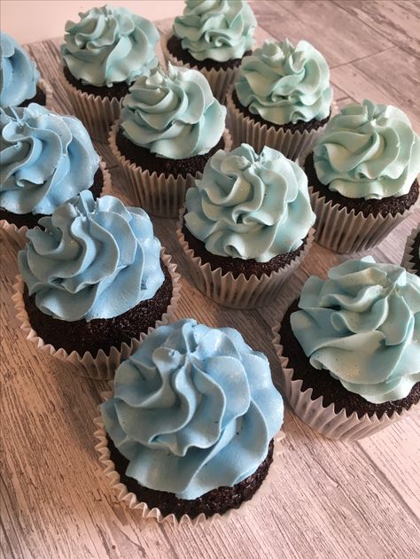 Dusty Blue And Sage Green Wedding Cupcakes, Blue Cupcakes Aesthetic, Light Blue Cupcakes, Ombré Cupcakes, Baby Boy Shower Cupcakes, Baby Shower Cupcakes For Boy, Baby Boy Cupcakes, Engagement Cupcakes, Green Cupcakes