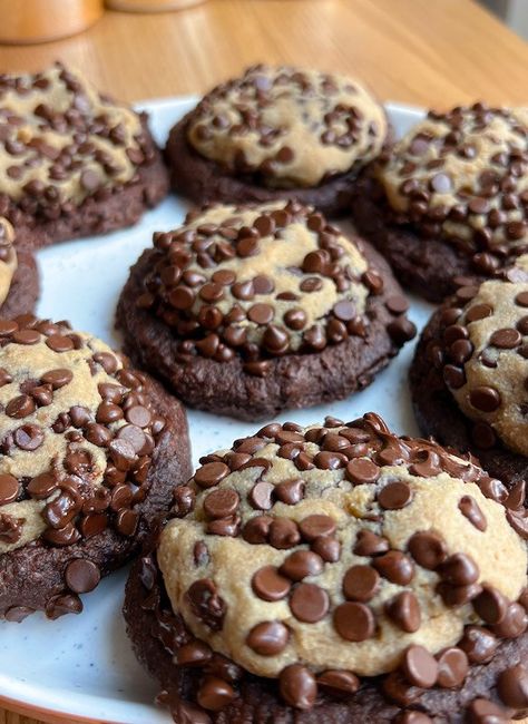 Out of This World Vegan Brookie Cookies - Upbeet & Kaleing It Large Vegan Cookies, Thick Vegan Cookies, Vegan Valentines Day Cookies, Vegan Oreo Cookies, Paleo Vegan Cookies, Vegan Brookies Recipe, Vegan Single Serve Cookie, Vegan Sourdough Cookies, Vegan Crumbl Cookies