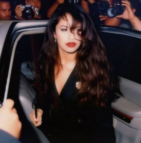 Keith Allen, Selena Quintanilla Outfits, Selena Quintanilla Fashion, Instagram Concept, Latina Aesthetic, Selena Pictures, Selena Q, Selena Quintanilla Perez, S Photo