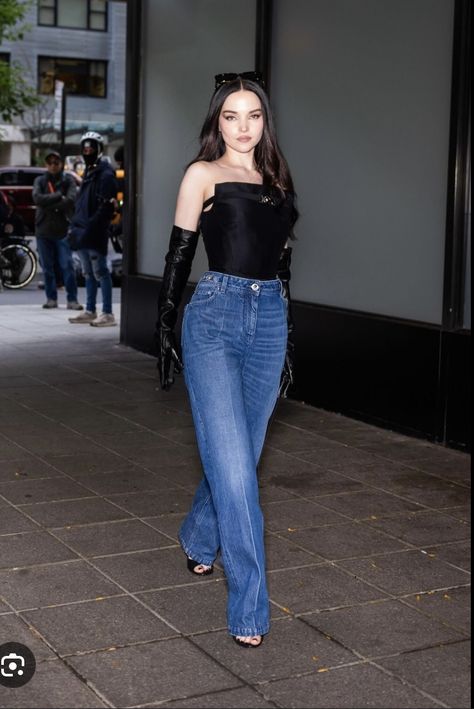 Artist Outfit Aesthetic, Dove Cameron Style, Steet Style, Outfit Mujer, Artist Outfit, Celebrity Red Carpet, Celebrity Street Style, Dove Cameron, Playing Games