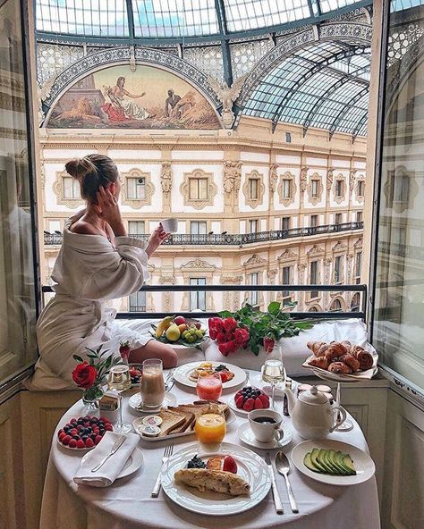 Breakfast in Milan 🇮🇹. . Photo by @fashioninmysoul #millionairelifestyle #roomservice #hotel #5stars #Townhousegalleria #Milano #italy… Gemma Aesthetic, Posh Breakfast, Luxury Breakfast, Jetset Babe, Billionaire Life, Luxury Lifestyle Fashion, Luxury Lifestyle Women, Travel Luxury, Rich Girl Lifestyle