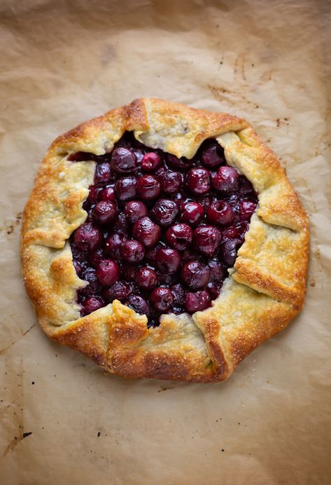 Flaky Crust Recipe, Cherry Galette, Bourbon Cherries, Galette Recipe, Cherry Recipes, Fruit Pie, Flaky Crust, Fresh Cherries, Cherry Tart