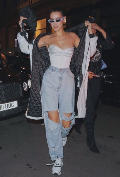 Deconstructed Jeans, Bella Hadid Outfits, Bella Hadid Style, Women Fashion Edgy, Hadid Style, Alexandre Vauthier, Model Outfits, Sarah Jessica Parker, Mode Inspo