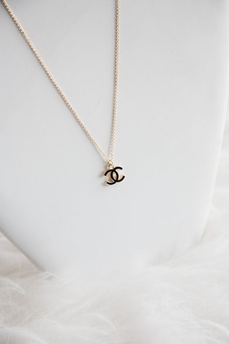 Channel Accesories, Expensive Jewelry Luxury Necklaces, Channel Necklace, Expensive Necklaces, Channel Jewelry, Pretty Jewelry Necklaces, Expensive Jewelry Luxury, Chanel Necklace, Luxe Jewelry