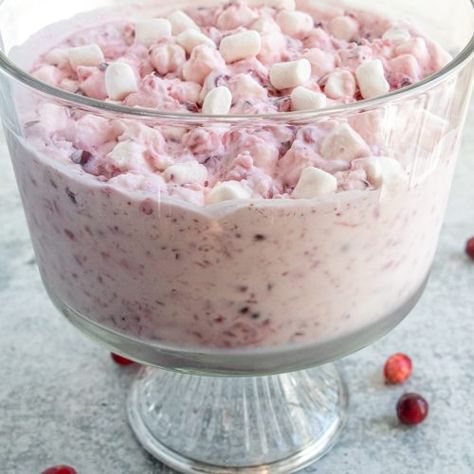 Marshmellow Salad, Easy Cranberry Fluff, Cranberry Fluff Salad, Fresh Cranberry Salad, Marshmallow Salad, Cheesecake Fluff, Cranberry Salad Recipes, Cranberry Fluff, Fluff Salad Recipes