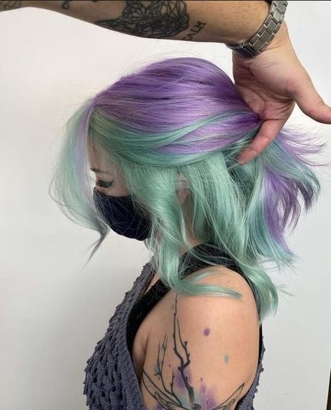 Purple And Green Hair, Colorful Hairstyles, Split Dyed Hair, Hair Color Underneath, Cute Hair Colors, Creative Hair Color, Dyed Hair Inspiration, Pretty Hair Color, Pastel Hair