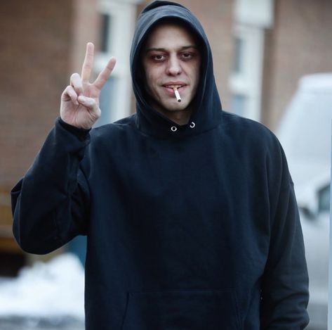 Pete Davidson, Cool Wallpapers Cartoon, Black Anime Characters, Celebrities Male, Role Models, Nun Dress, Celebrities, Memes, Makeup