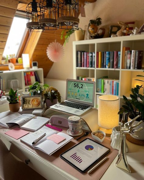 Creative Studio Space, Tumblr Bedroom, Drawing Ideas List, Spring Months, Desk Inspiration, Study Sessions, Office Room Decor, Study Room Decor, Study Aesthetic