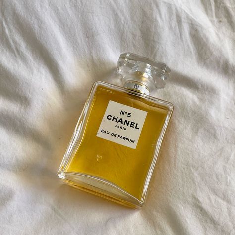 Chanel no5, chanel aesthetic, perfume aesthetic, chanel inspo, chanel Chanel Aesthetic Perfume, Chanel No 5 Aesthetic, No5 Chanel, Chanel No 5 Perfume, Aesthetic Chanel, Aesthetic Perfume, 5 Aesthetic, Perfume Aesthetic, Chanel No5