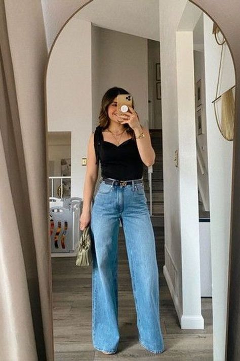 Flare Jeans Crop Top Outfit, Going Out Outfits Night Jeans, Datenight Casual Outfit, Jeans And A Nice Top Casual, 19th Birthday Outfit Ideas Classy, Causal Night Out Outfits For Women, Dinner Tops Outfit, Cami Jeans Outfit, Going Out Spring Outfits Night