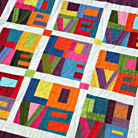 Quiltycat: Ta-dah! Love Quilt Love Quilt, Colorful Quilt, Quilt Modernen, Contemporary Quilts, Tableau Art, Heart Quilt, Scrappy Quilts, Barn Quilts, Mini Quilts