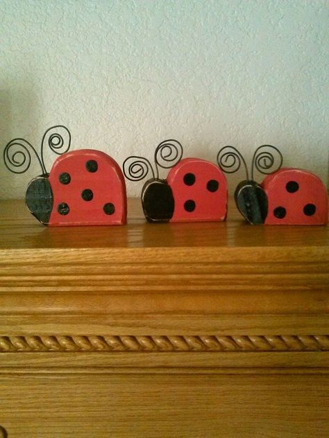 Ladybug Diy Crafts, Diy Ladybug Decorations, Ladybug Crafts For Adults, Wooden Ladybug Crafts, Wooden Ladybugs, Spring Wood Crafts, Ladybug Decorations, Diy Summer Crafts, Wood Yard Art