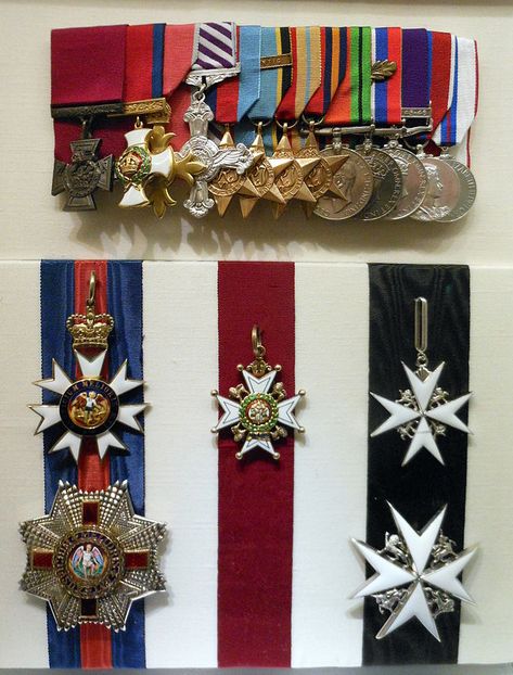 Rome Party, British Medals, Victoria Cross, Star Trek Uniforms, Cross Medal, British Armed Forces, Military Medals, Medallion Design, Military Art