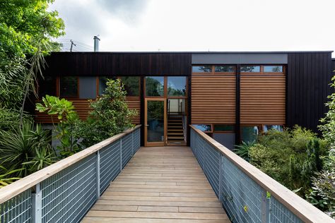 O’Neill House / Herriot Melhuish O'Neill Architects Bridge Entrance, Warm Roof, Contemporary Remodel, House Of The Rising Sun, Christchurch New Zealand, Roof Construction, Ground Floor Plan, A Hill, House Entrance