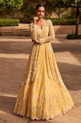 New Dress Design Indian, Seema Gujral, Kurta Lehenga, Indian Wedding Gowns, Indian Outfits Lehenga, Yellow Lehenga, Lehenga Blouse Designs, Gaun Fashion, Embroidered Lehenga