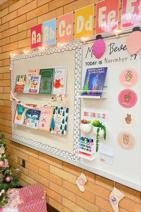 Kindergarten Presentation Ideas, Pre K Classroom Set Up, Prek Classroom Setup, Preppy Classroom, Speech Classroom Decor, Preschool Set Up, Speech Classroom, Pastel Classroom, Teaching Classroom Decor