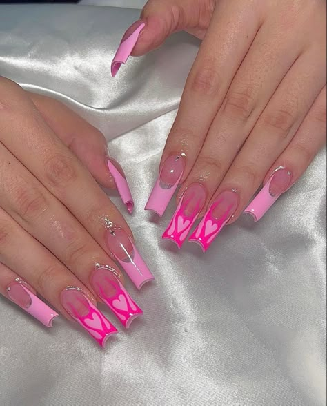 Pink Fire Nails Designs, Nail Ideas Cool Designs, Pink Baddie Nail Designs, Cute Hot Pink Nail Designs, Pink Baddie Nail Ideas, Hot Pink Nail Inspo Acrylic, Nails Acrylic Ideas Pink, Light Pink And Hot Pink Nails, Pink 21st Birthday Nails