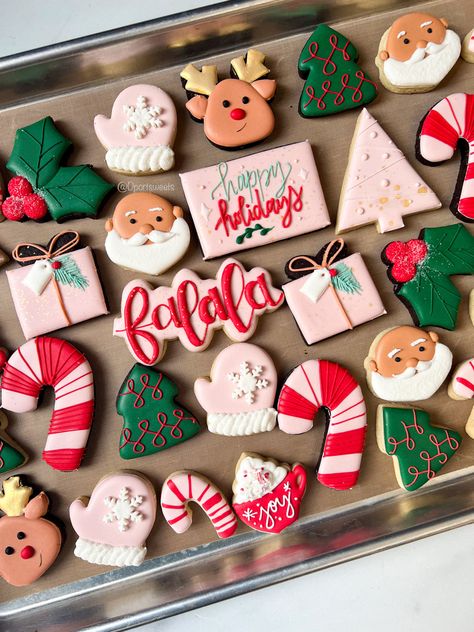 1st Birthday Christmas Cookies, Cookie Decorating Party Christmas, Custom Christmas Cookies, Christmas Birthday Cookies, Christmas Sugar Cookie Ideas, Decorated Cookie Ideas, Christmas Party Cookies, Pink Christmas Cookies, Merry Christmas Cookies