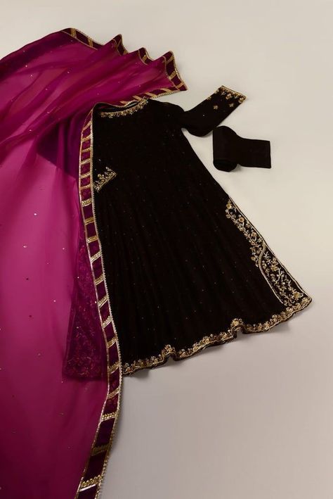 Stylish Short Dresses, Pakistani Dresses Casual, Pakistani Fancy Dresses, Pakistani Fashion Party Wear, Beautiful Pakistani Dresses, Bridal Dress Fashion, Master Piece, Baby Frocks Designs, Simple Pakistani Dresses