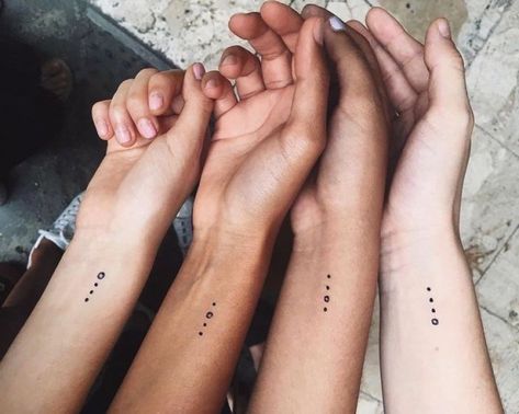 Group Tattoos, Matching Bff Tattoos, Maching Tattoos, Nouveau Tattoo, Matching Best Friend Tattoos, Bestie Tattoo, Explore Tattoo, Sibling Tattoos, Inspiration Tattoo